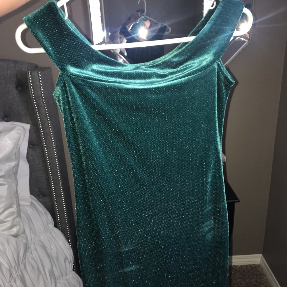 GREEN SPARKLY MINI DRESS OFF THE SHOULDER